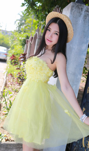 老卫抱着淑蓉进房间导演是谁